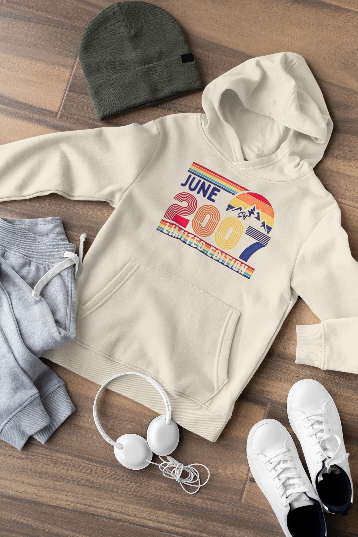 18th Birthday Retro Shirt, 2007 Birthday Sweatshirt Gift, 2007 Bday Year Number Hoodie for Women / Men, Birthday Tee For Daughter Or Son